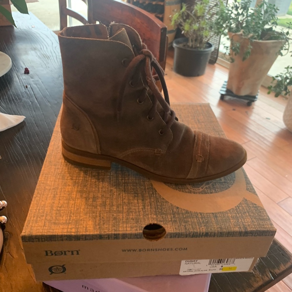 Born boot size 8